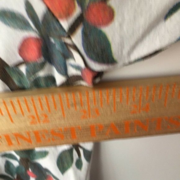 Forever 21 Graphic Tee Floral All Over Print - Picture 4 of 5